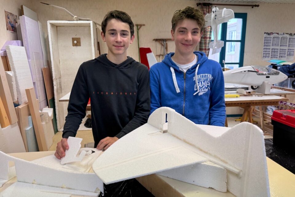 Hugo et Titouan apprennent à construire leur modèle